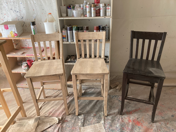 picture of 3 chairs